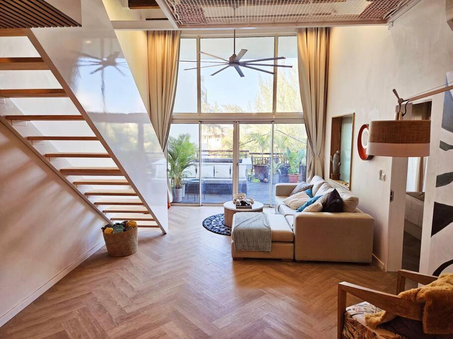 Seaside 3 suites Penthouse with Pool Gym & BBQ Terrace — photo 51