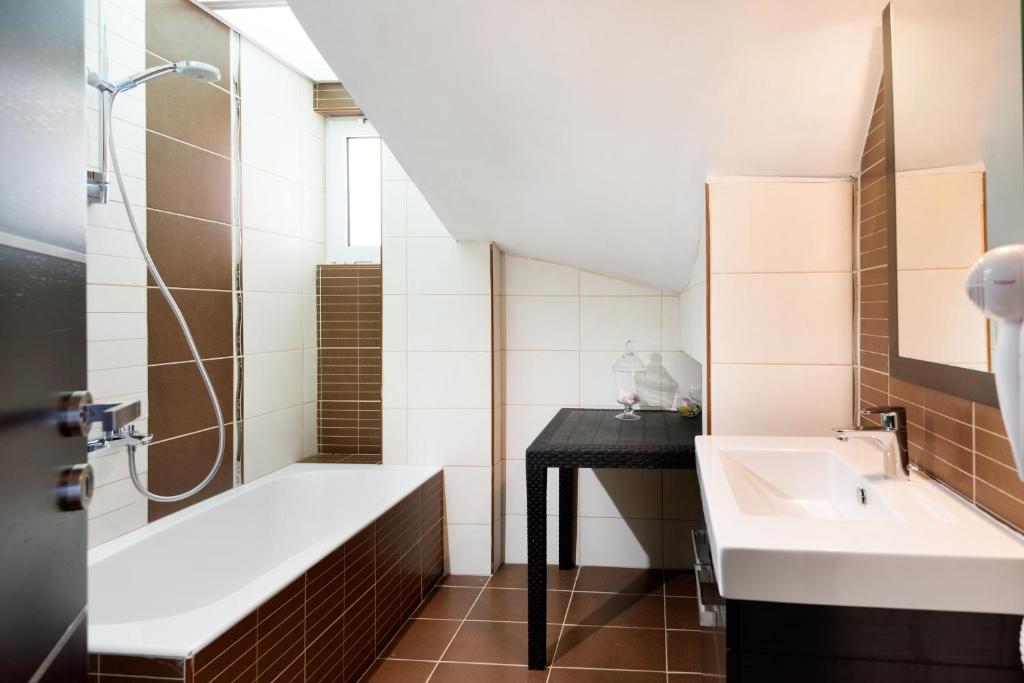 Kúpeľňa v ubytovaní Kronos Villas