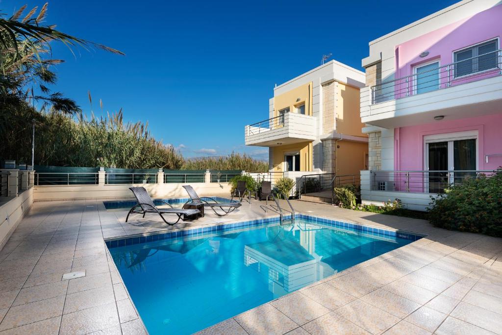 Bazén v ubytovaní Kronos Villas alebo v jeho blízkosti