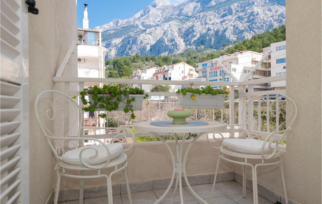 Gorgeous Apartment In Makarska With Wifi