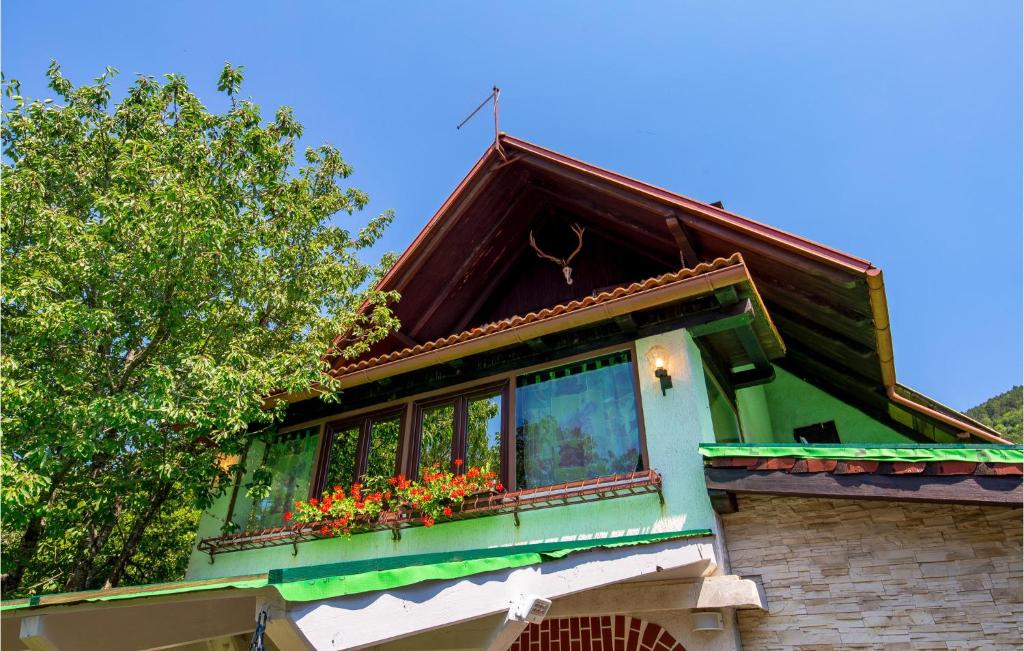 Budova, v ktorej sa dovolenkový dom nachádza