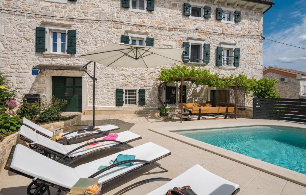 Gorgeous Home In Porec