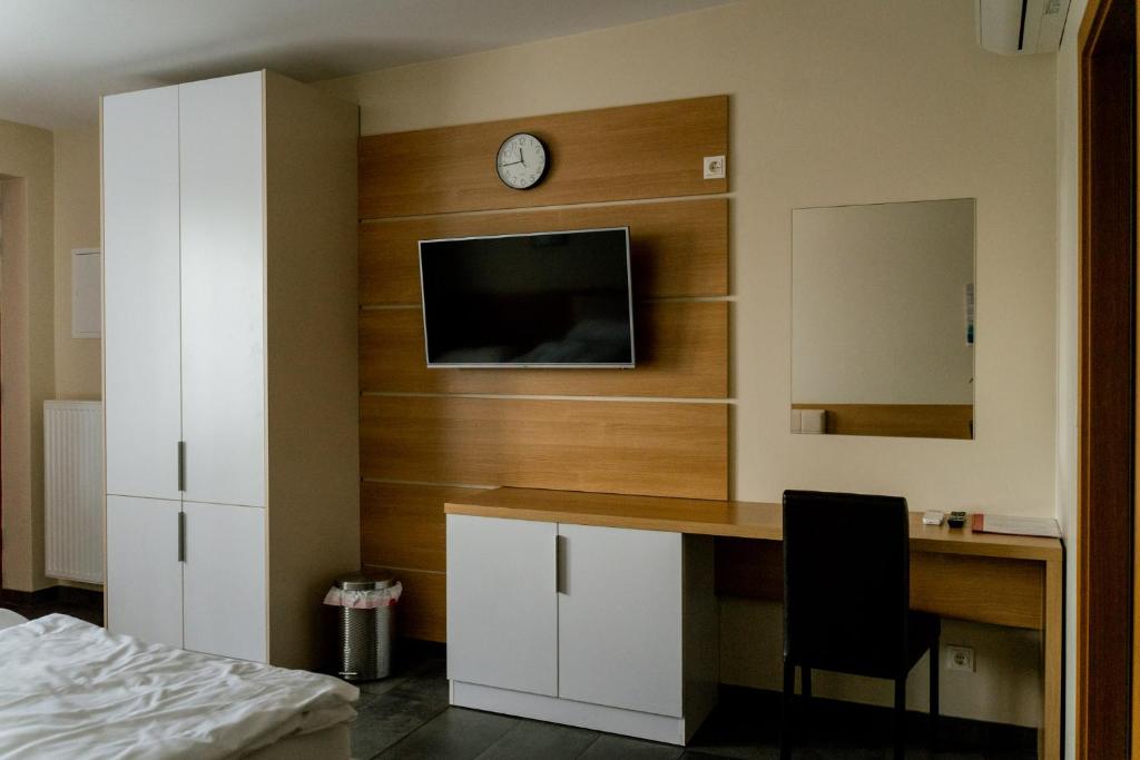 TV a/nebo společenská místnost v ubytování Nava Motel SELF CHECK-IN