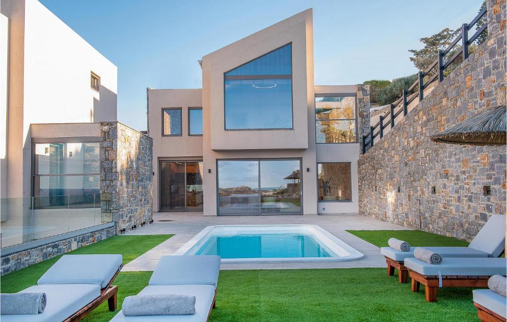 a house with a swimming pool in the yard at Beautiful Home In Heraklio Crete in Lygaria