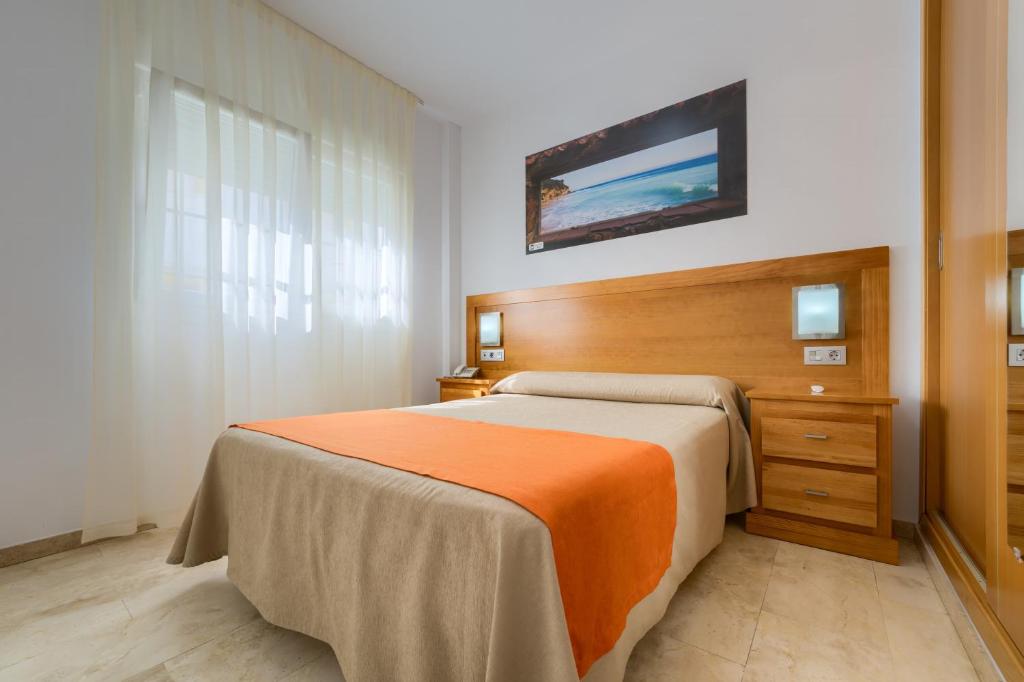 Postel nebo postele na pokoji v ubytování Hotel Apartamentos Loto Conil