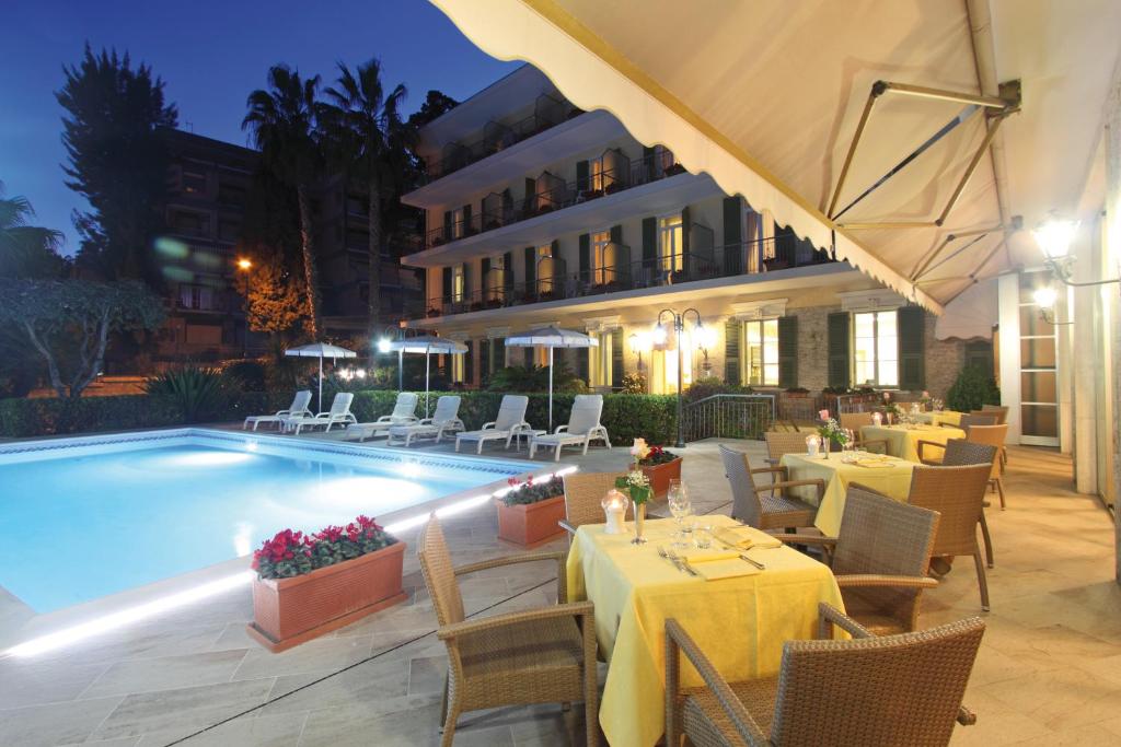 Bazén v ubytování Hotel Paradiso nebo v jeho okolí