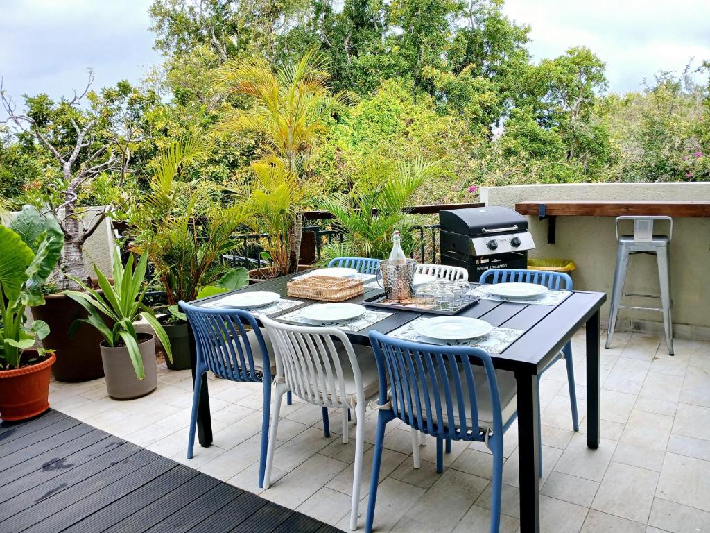 Seaside 3 suites Penthouse with Pool Gym & BBQ Terrace — photo 32