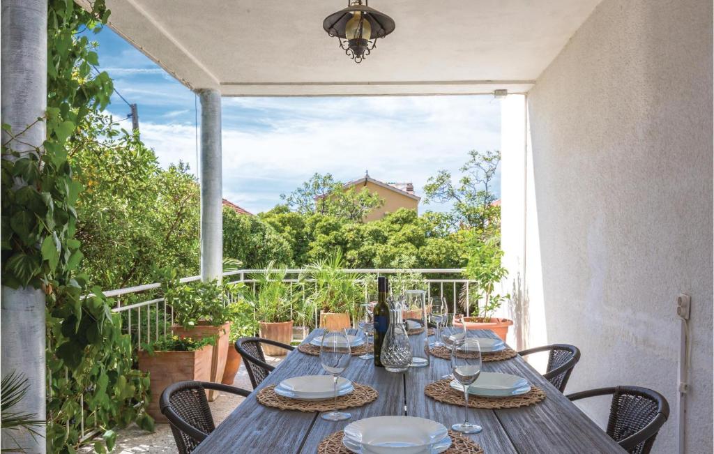 Balkón alebo terasa v ubytovaní 3 Bedroom Cozy Apartment In Makarska