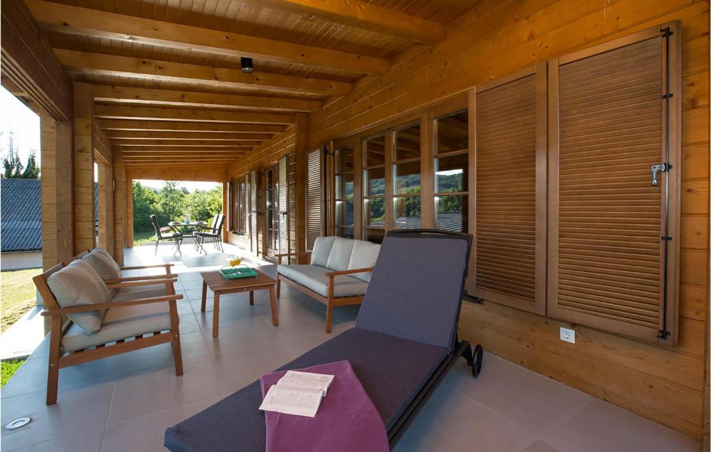 Fotografie z fotogalerie ubytování Beautiful Home In Donje Taboriste v destinaci Latin