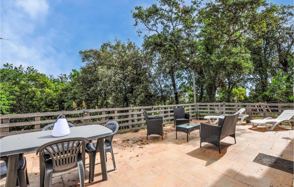 Balkón nebo terasa v ubytování 2 Bedroom Beautiful Apartment In Biot