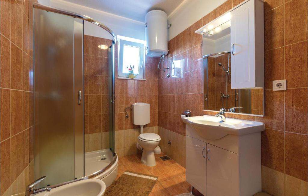 Koupelna v ubytování Four-Bedroom Holiday Home In Stobrec