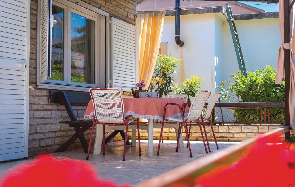 Three-Bedroom Holiday Home In Vodice