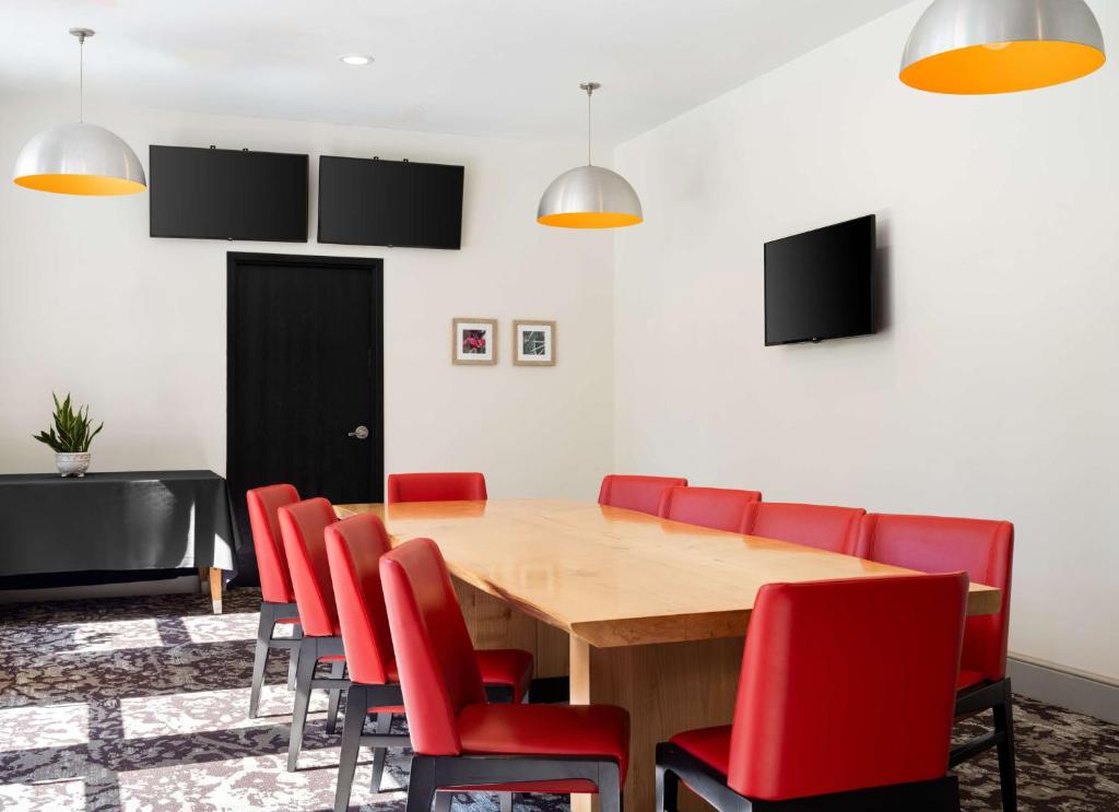 Hilton Garden Inn Bloomington photo