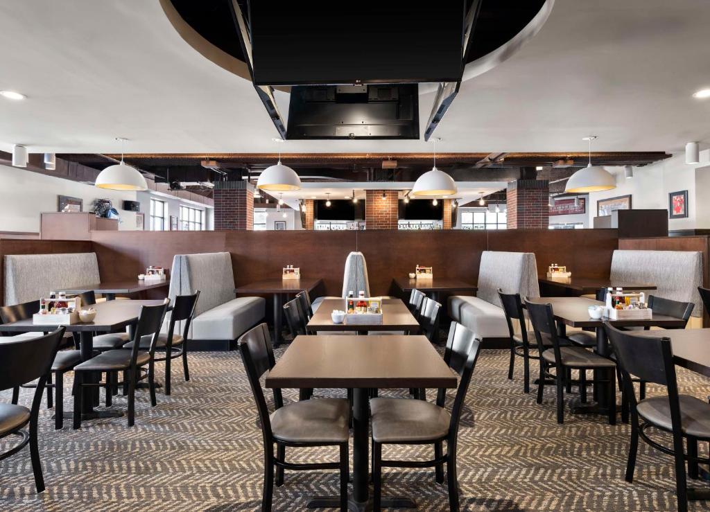 Hilton Garden Inn Bloomington photo