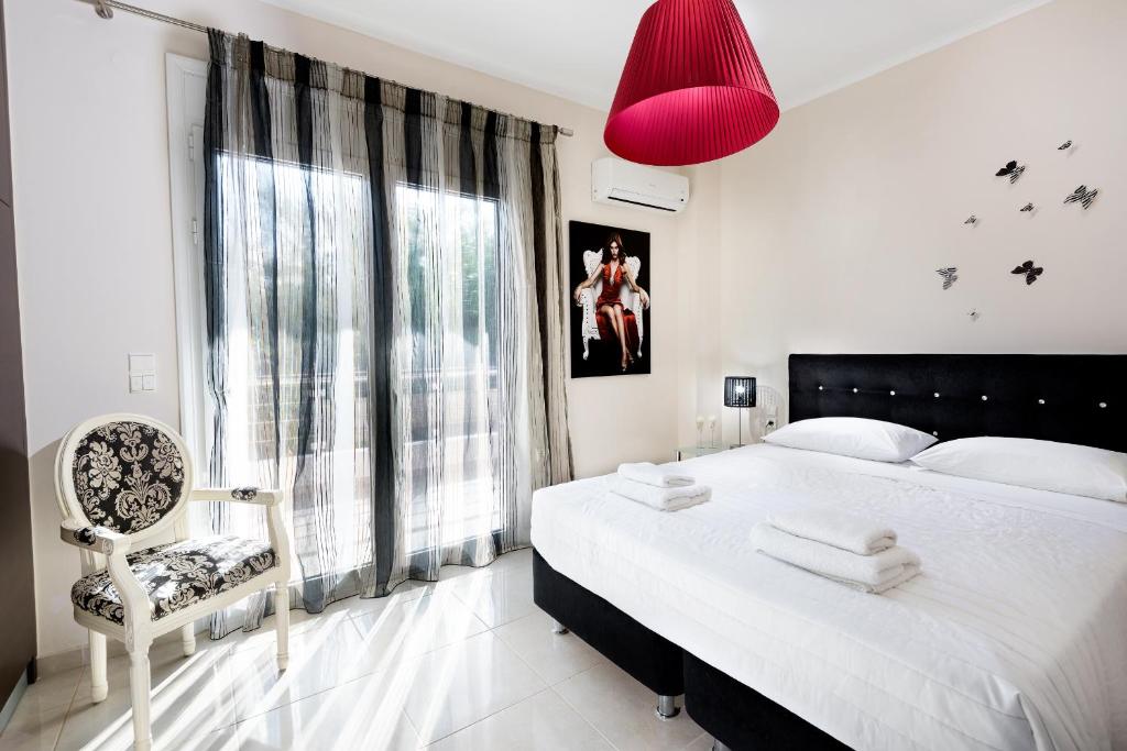 Posteľ alebo postele v izbe v ubytovaní Kronos Villas