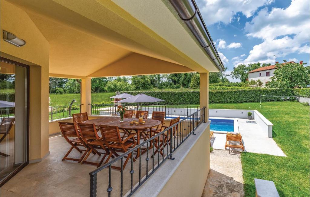Bazén v ubytování Four-Bedroom Holiday Home In Pazin nebo v jeho okolí