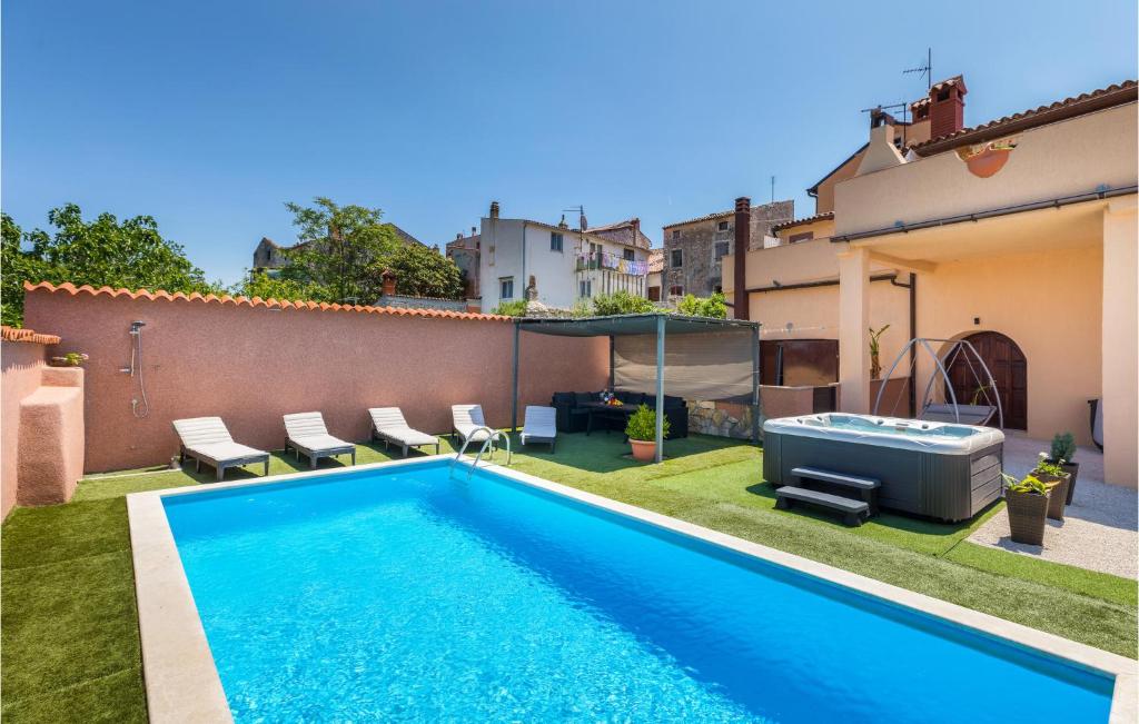 Bazén v ubytování Gorgeous Home In Vodnjan With Kitchen nebo v jeho okolí