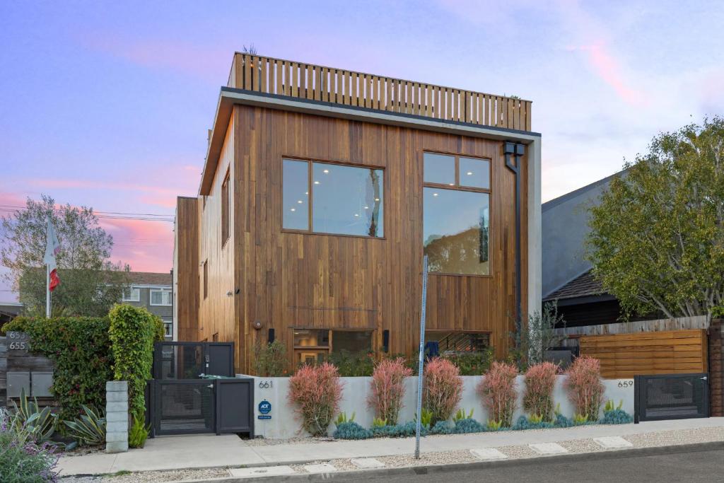 Cedar Loft Villa, Los Angeles (updated prices 2026) - Cedar Plank Loft Apartments