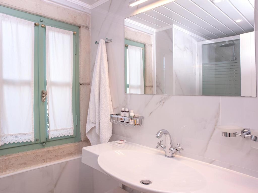 Mythos Suites Boutique Hotel - 14