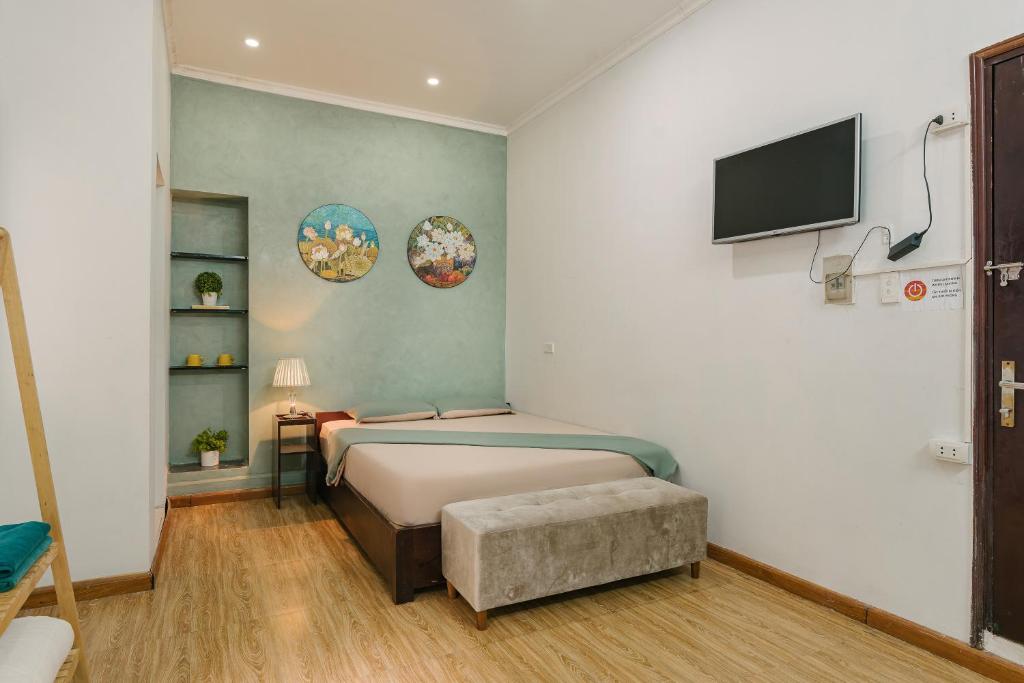 TV a/nebo společenská místnost v ubytování Legume House - 50m to Hoan Kiem lake