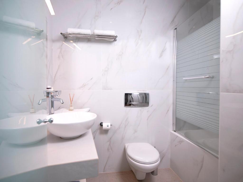 Mythos Suites Boutique Hotel - 17