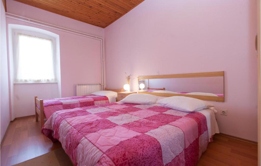 Łóżko lub łóżka w pokoju w obiekcie Apartment Labin Kapelica Iii