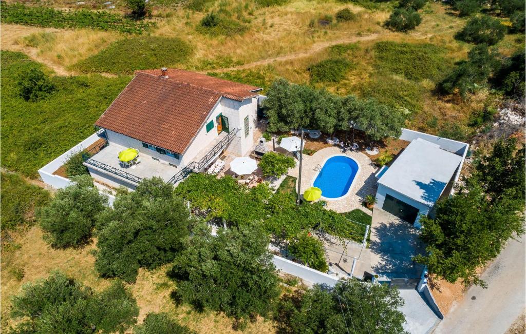 Bazén v ubytovaní Stunning Home In Broce With Wifi alebo v jeho blízkosti