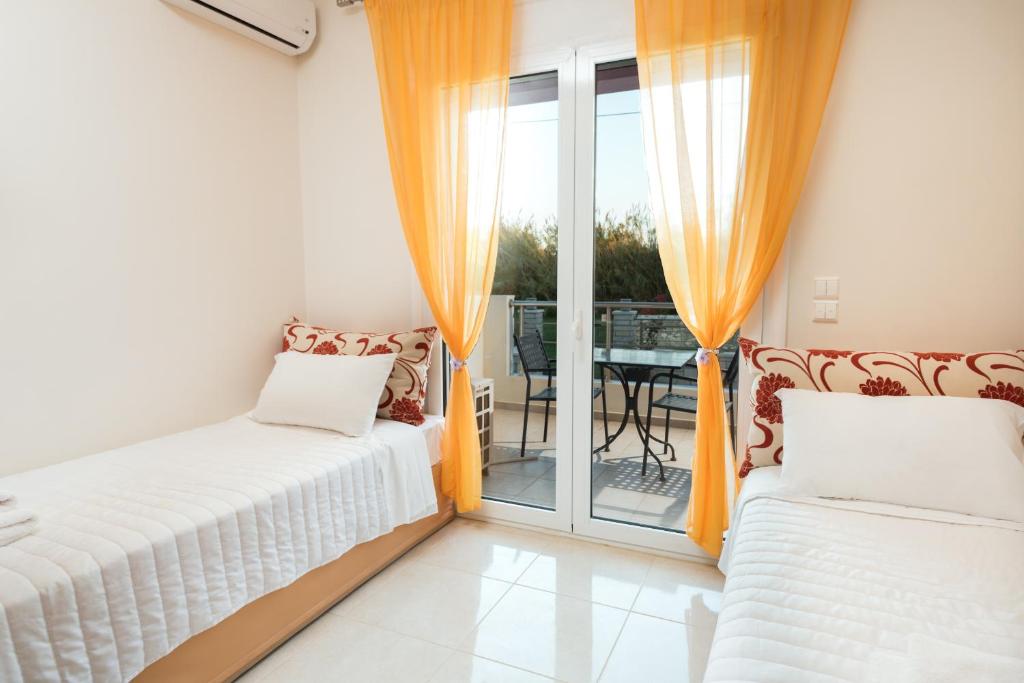 Posteľ alebo postele v izbe v ubytovaní Kronos Villas