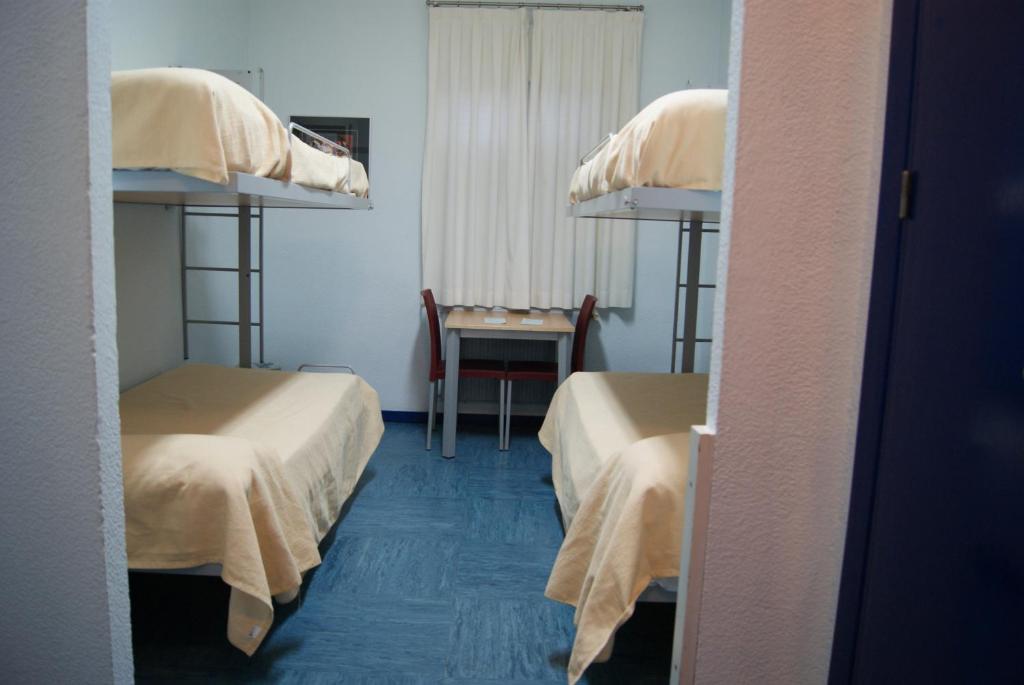Albergue Inturjoven Huelva - Chambre Quadruple Avec Salle De Bains Privative