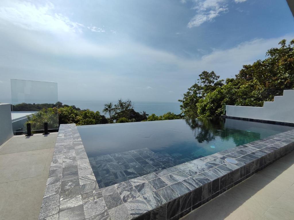 Haad TianVilla Vista, piscine privée à débordement vue mer !的海景无边泳池