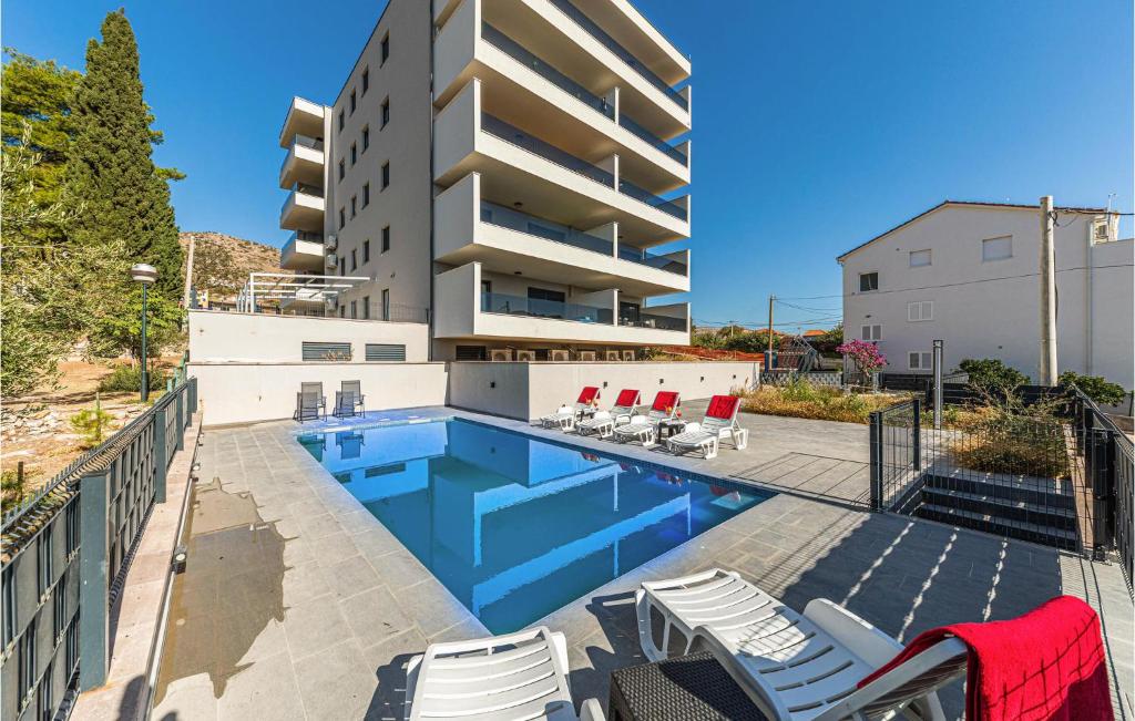 1 Bedroom Cozy Apartment In Seget Donji