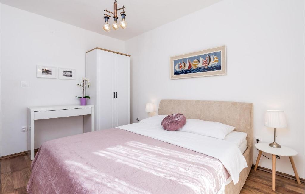 Posteľ alebo postele v izbe v ubytovaní Stunning Apartment In Sveti Juraj