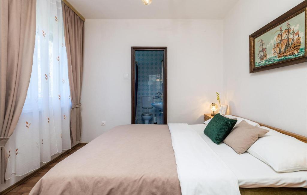 Posteľ alebo postele v izbe v ubytovaní Stunning Apartment In Sveti Juraj