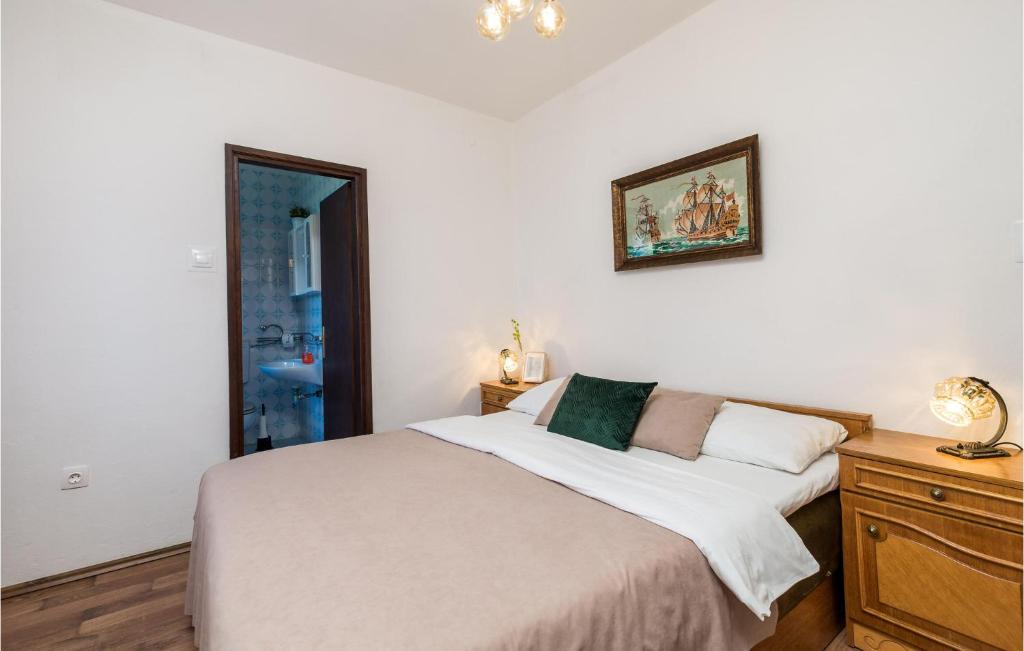 Posteľ alebo postele v izbe v ubytovaní Stunning Apartment In Sveti Juraj