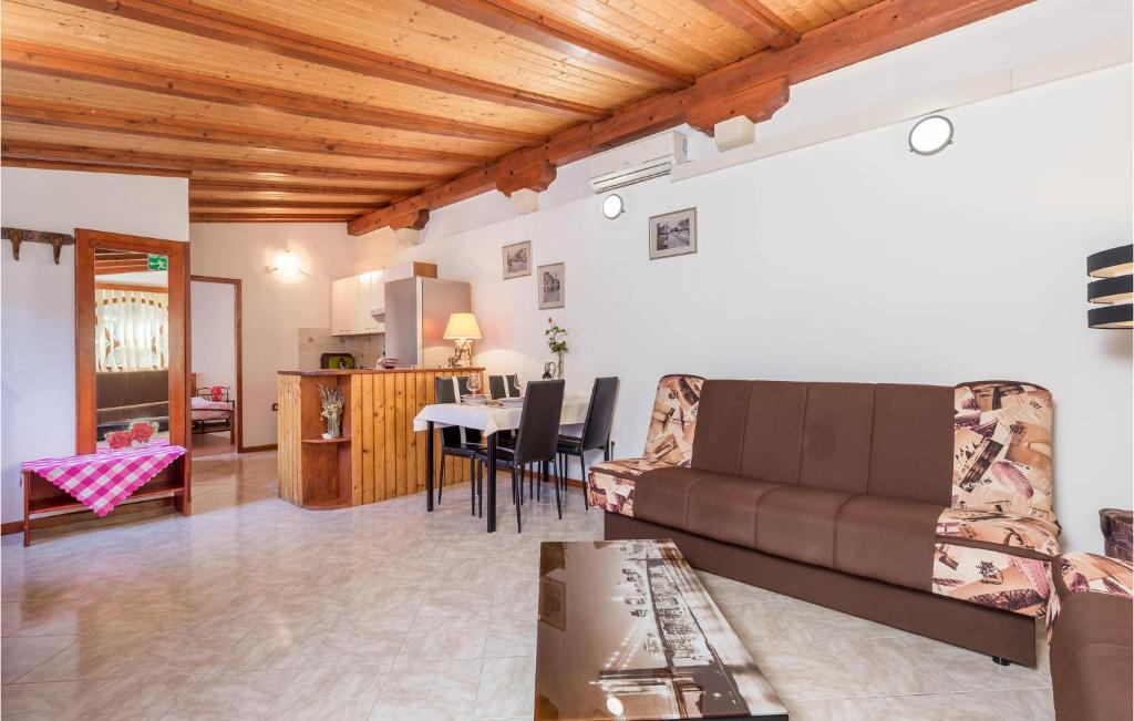 Posezení v ubytování Awesome Home In Veli Losinj