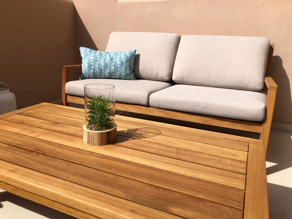 Posedenie v ubytovaní NEW !!! Luxury Apartment, 32 m2 Terrace in the Sun, Pool View