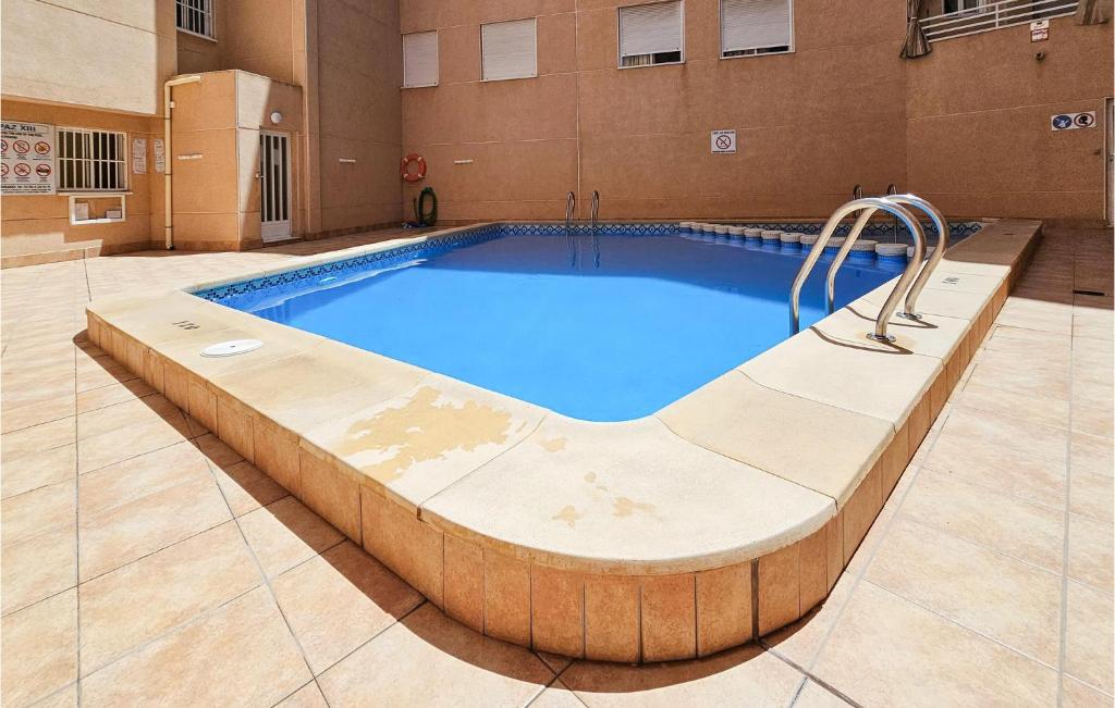 Piscina de la sau aproape de 2 Bedroom Cozy Apartment In Torrevieja