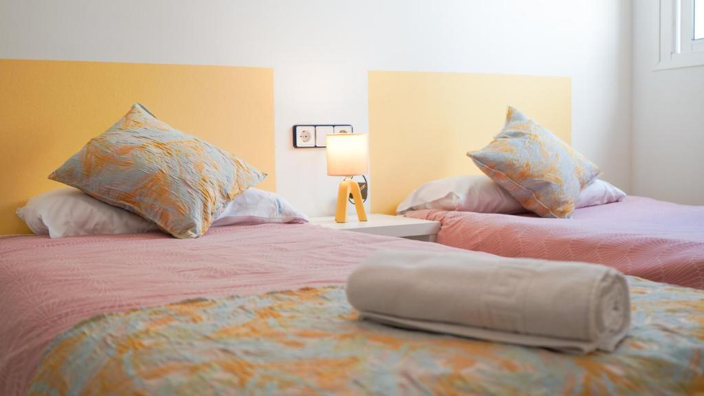 A bed or beds in a room at APARTAMENT LO COR DEL DELTA