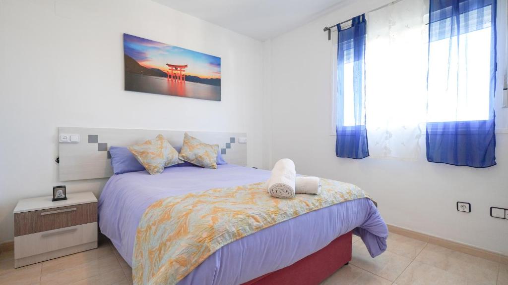 A bed or beds in a room at APARTAMENT LO COR DEL DELTA