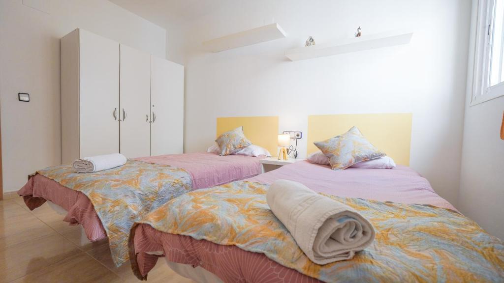 A bed or beds in a room at APARTAMENT LO COR DEL DELTA