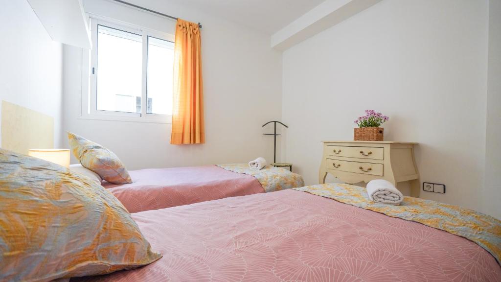 A bed or beds in a room at APARTAMENT LO COR DEL DELTA