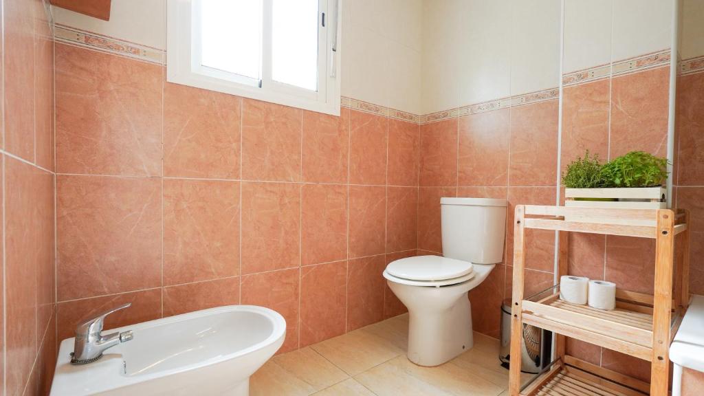 A bathroom at APARTAMENT LO COR DEL DELTA