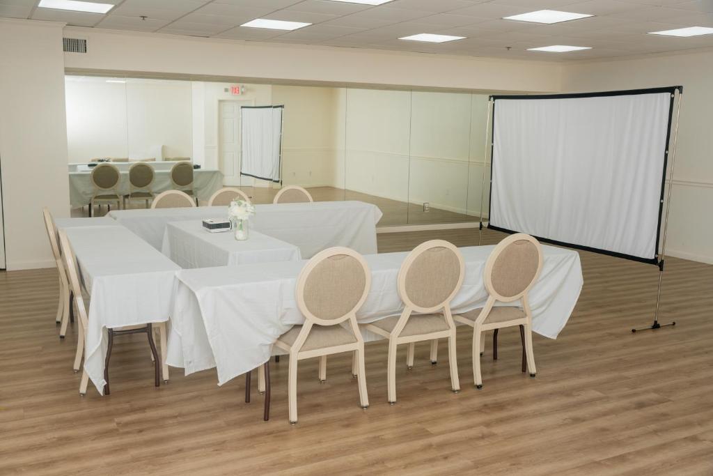 Konferenční prostory v ubytování Boardwalk Inn and Suites