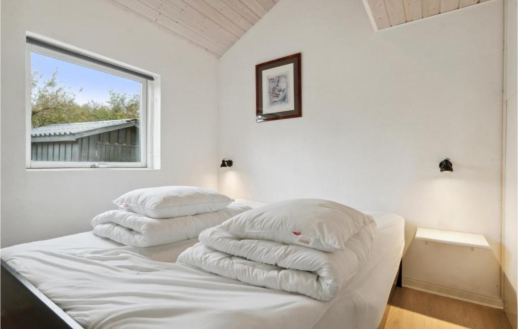 Postel nebo postele na pokoji v ubytování Cozy Home In Struer With Wifi