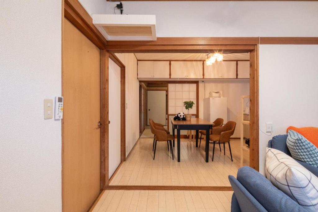Posezení v ubytování 新宮 五新の家