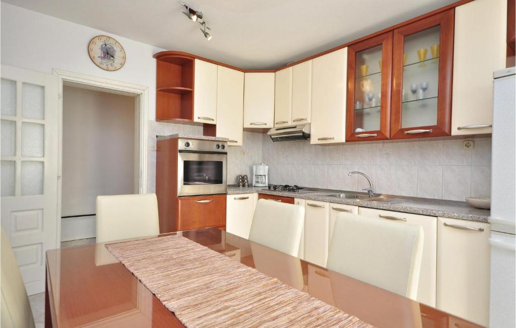 Kuchyň nebo kuchyňský kout v ubytování Apartment Pucisca 46