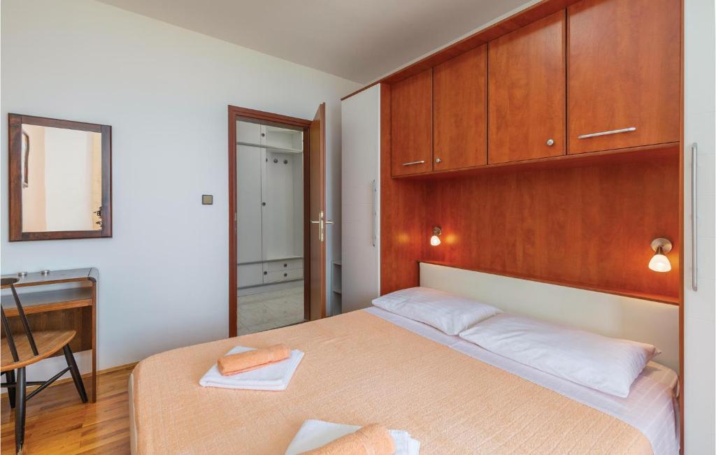 Postel nebo postele na pokoji v ubytování Apartment Labin 22 With Outdoor Swimmingpool