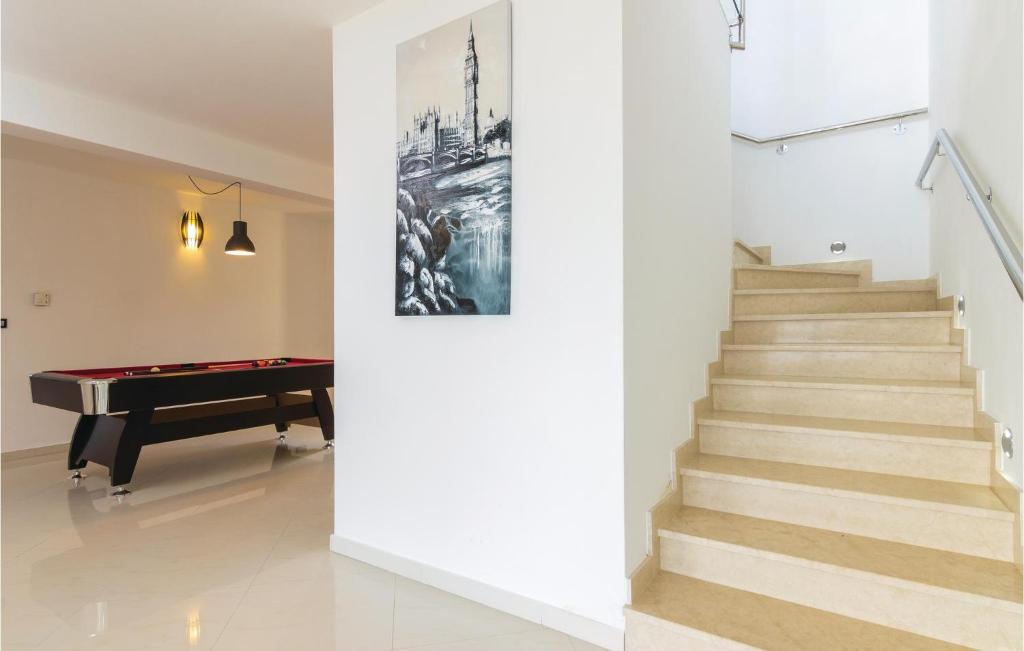 Zdjęcie z galerii obiektu 4 Bedroom Beautiful Home In Labin w mieście Vicani
