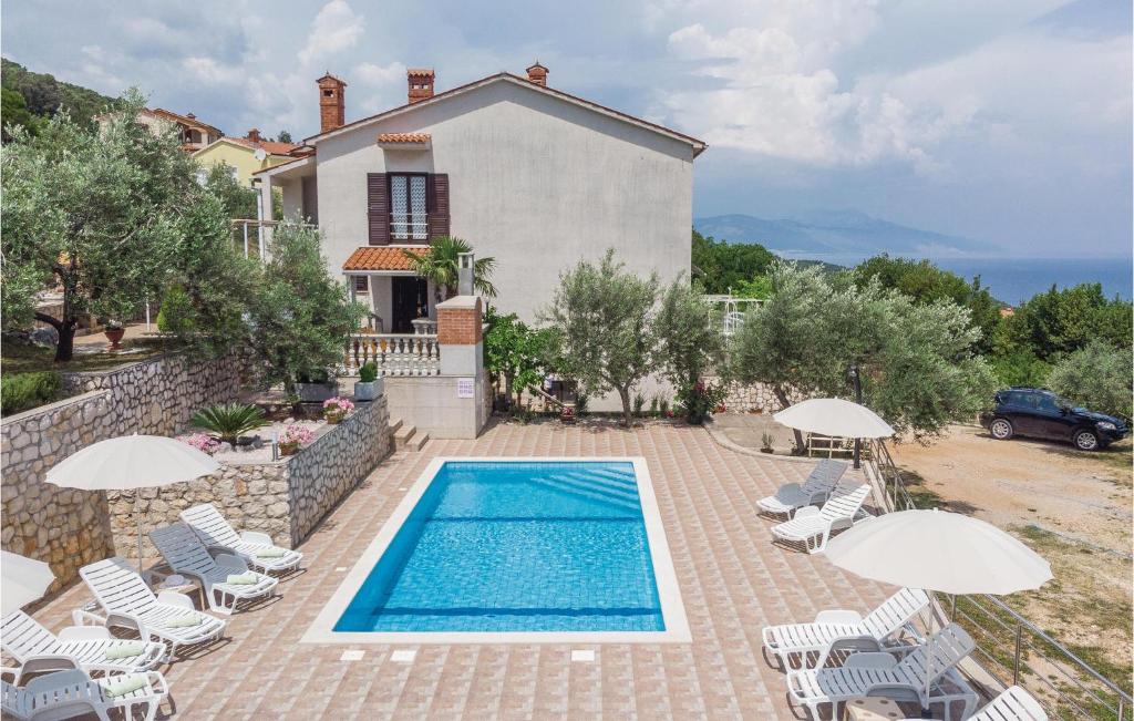 Bazén v ubytování Apartment Labin 22 With Outdoor Swimmingpool nebo v jeho okolí