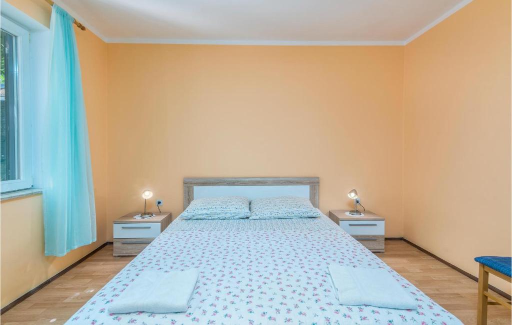 Posteľ alebo postele v izbe v ubytovaní Cozy Apartment In Mali Losinj